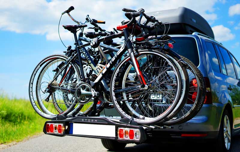 Come trasportare le biciclette sull'auto, consigli e normativa